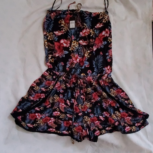 City Chic Strapless Playsuit - Picture 1 of 3